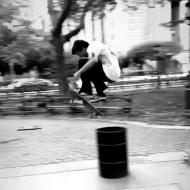 ラカイリミテッドフットウェアのインスタグラム：「@wecantallbefriends @yonniecruz @pabstbluerobin @oldieslp  #Lakai #TheShoesWeSkate」
