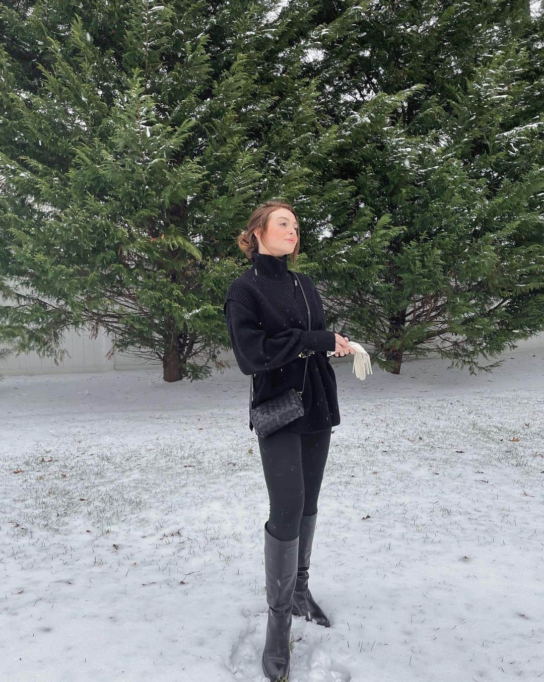 Kelsey Simoneさんのインスタグラム写真 - (Kelsey SimoneInstagram)「Snowy walks 🌨 #revolveme」2月2日 3時03分 - k.els.e.y