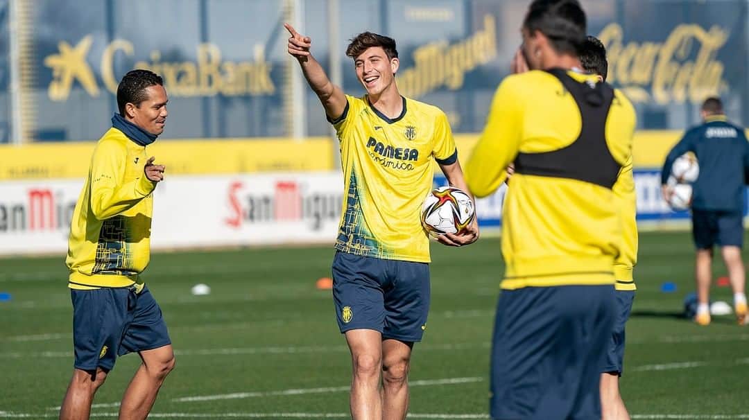 ビジャレアルCFのインスタグラム：「¡La batalla de las (mini) porterías 🥅⚔️!  The battle of the (mini) goals 🥅⚔️!  #Villarreal #futbol #football #soccer #LaLiga」