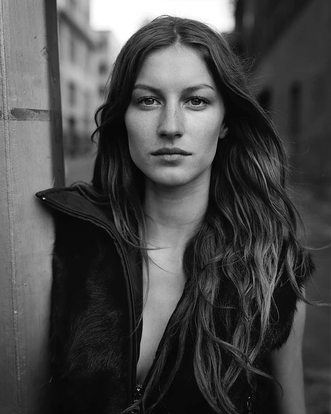 ピーター・リンドバーグさんのインスタグラム写真 - (ピーター・リンドバーグInstagram)「Gisele Bündchen, Brooklyn, 1999 #LindberghStories #vogueitalia #GiseleBundchen」2月2日 3時06分 - therealpeterlindbergh