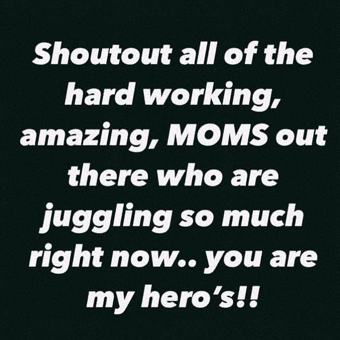 ジャスティン・ビーバーさんのインスタグラム写真 - (ジャスティン・ビーバーInstagram)「Let’s just take a second to remember the superhero’s we call MOM’S! Love you MOM.」2月2日 3時18分 - justinbieber
