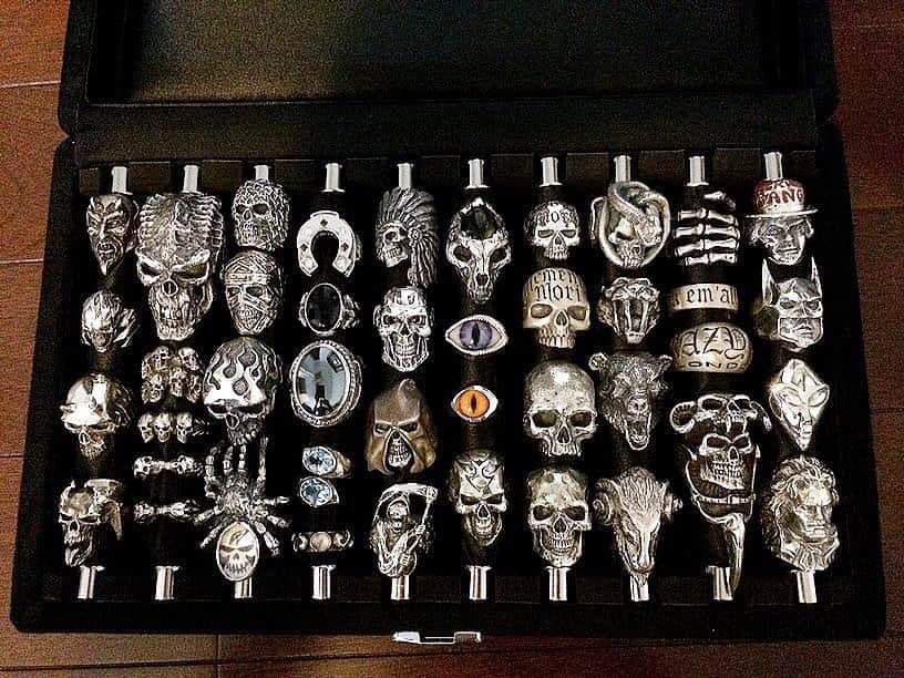 クレイジーピッグのインスタグラム：「15% off eveything online! Automatically applies at the checkout #skull #rings #asmr #jewellery #collection #gothic #gem #eye」