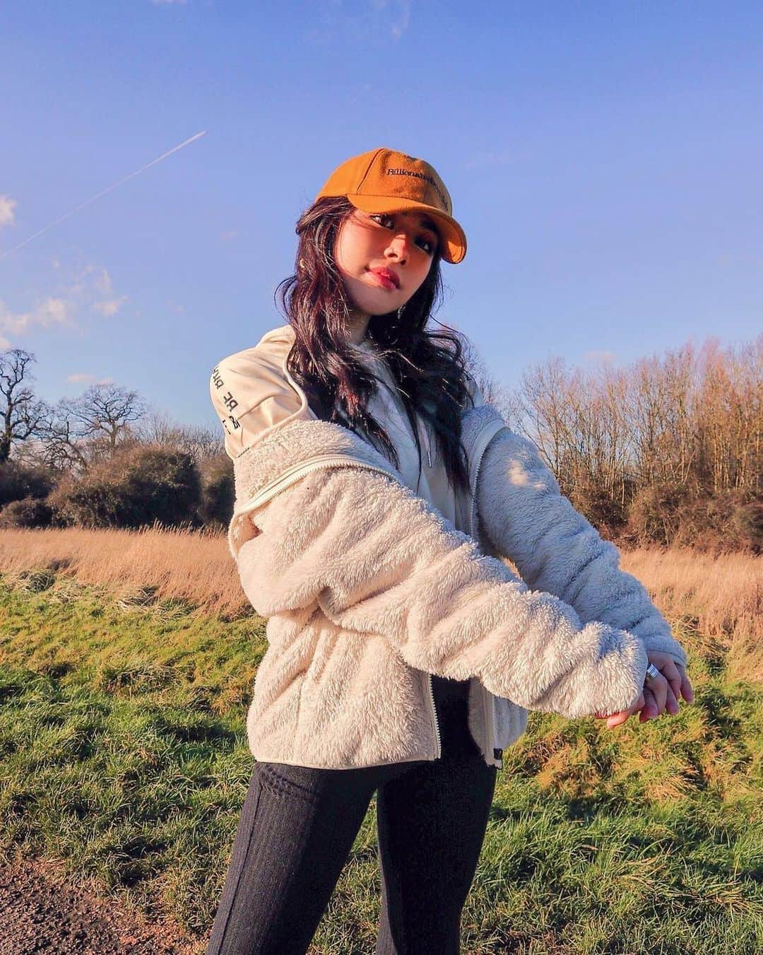 SHEINのインスタグラム：「Free spirit 🌻💛 @lolwutjanice  Shop Item #: 1824969, 1703404  #SHEINgals #SHEINstyle #SHEINSS21 #casualoutfit」