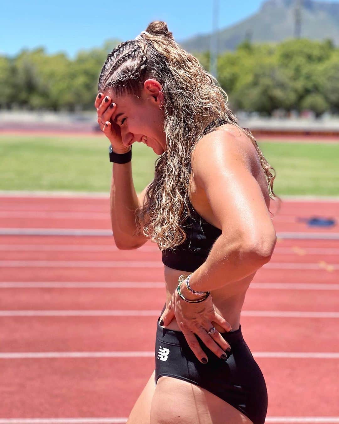 ラウラ・デ・ウィットのインスタグラム：「So tell me: what kind of stupid thing I just said? 🤪」