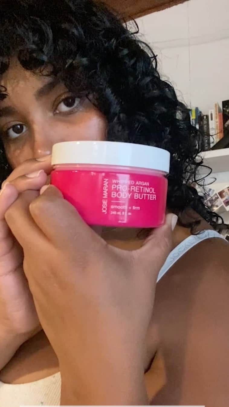 ジョジー・マランのインスタグラム：「Let’s make 2021 the year we dedicate time to our body love rituals, because in the words of @morganlily... you have the power to make yourself feel good, even if your day doesn’t start out like that. 💗 ⠀⠀⠀⠀⠀⠀⠀⠀⠀ Here's how Morgan takes care of her body.」