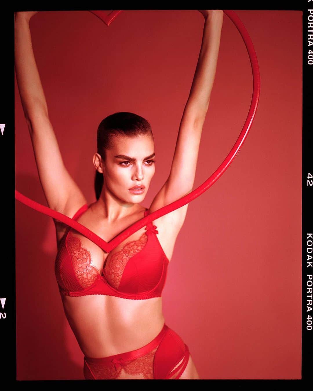 Agent Provocateurさんのインスタグラム写真 - (Agent ProvocateurInstagram)「Shot on a Pentax 67, Helene’s blushing red hues are perfectly captured for our latest Valentine's campaign - Heart Beat.   With scalloped leavers lace adorning a retro-inspired stitch pattern, Helene is a brazen set which allows for your own self-seduction.  Explore Helene via our Instagram shop.  #NoOrdinaryLove #NoOrdinaryLingerie」2月2日 3時41分 - agentprovocateur