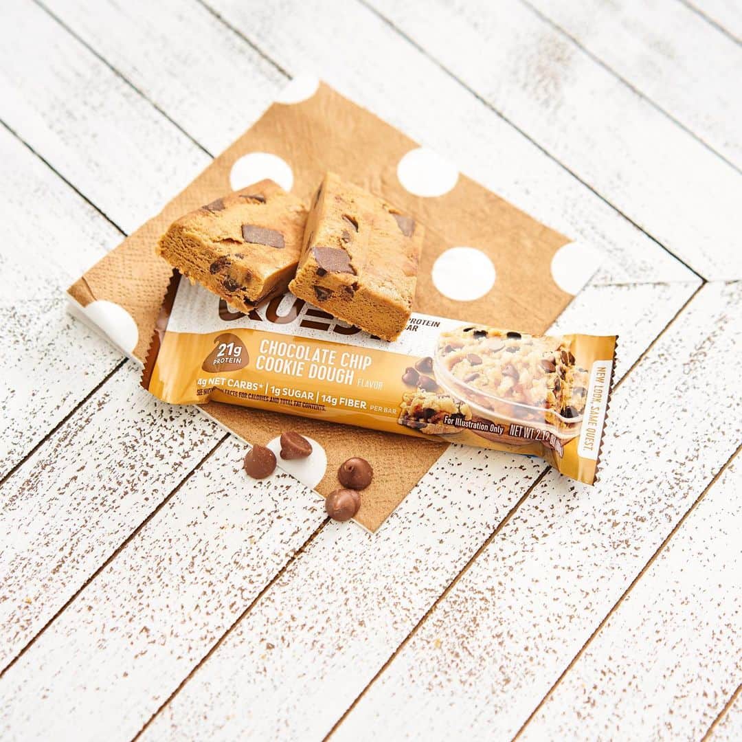 questnutritionさんのインスタグラム写真 - (questnutritionInstagram)「It’s someone’s birthday today! 🥳 The most popular, best-seller, & arguably the most beloved #QuestBar - Chocolate Chip Cookie Dough turns EIGHT (8) YEARS OLD! 🐐 Time flies so fast! 😇😭」2月2日 3時54分 - questnutrition