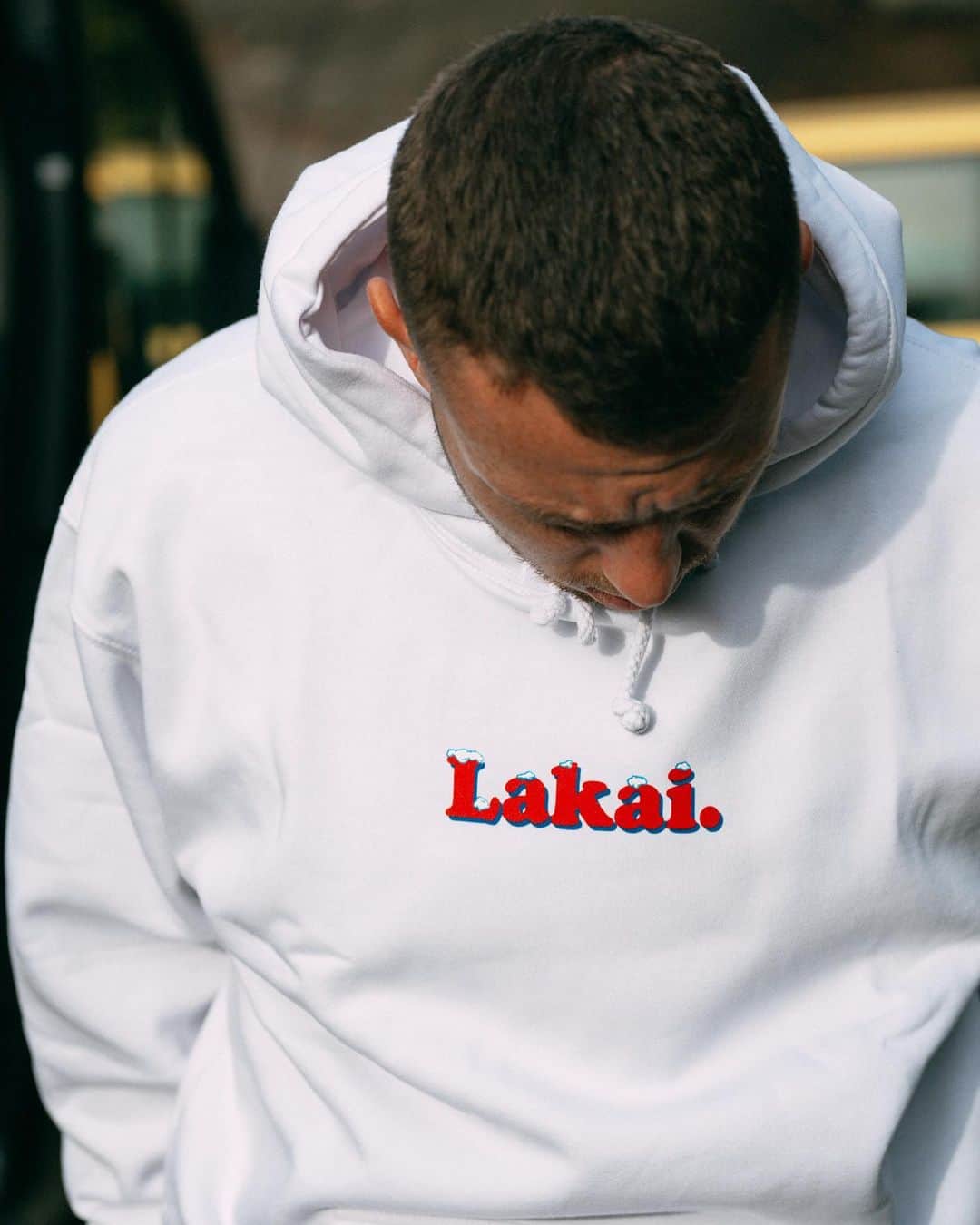 ラカイリミテッドフットウェアのインスタグラム：「@griffingass in the Blizzard Pullover Hoodie Available in White and Black at shops world wide and Lakai.com #Lakai #TheShoesWeSkate」