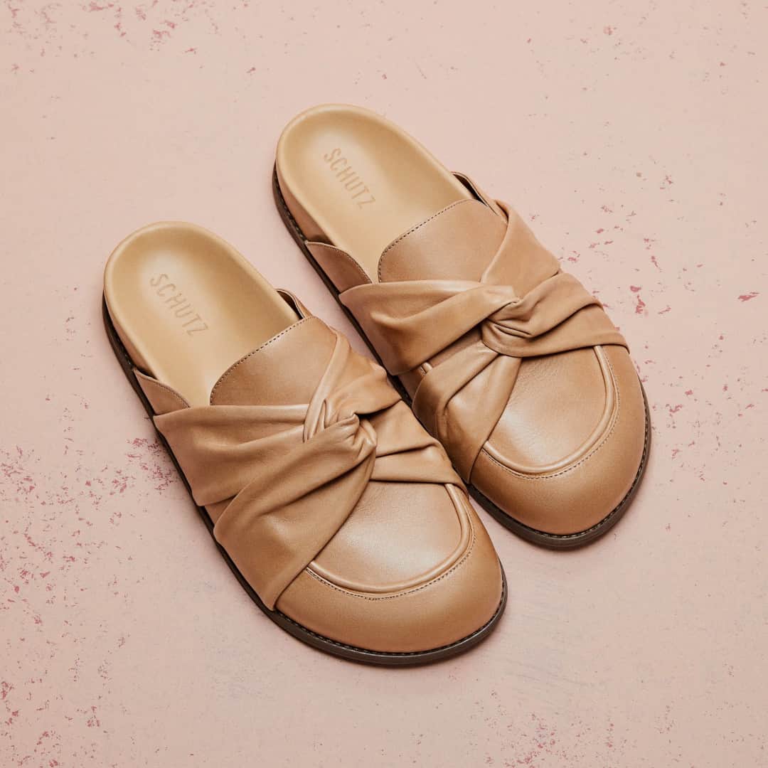 Schutzのインスタグラム：「SHOES THAT LOOK LIKE COMFORT ❤️ #schutzprefall」
