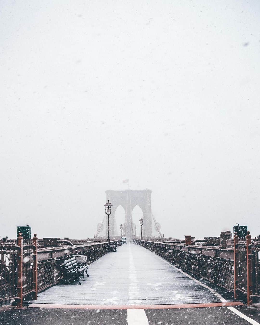オリヴィア・パレルモのインスタグラム：「🎶 The weather outside is frightful... ❄️🥶🌨🌬⛄️」