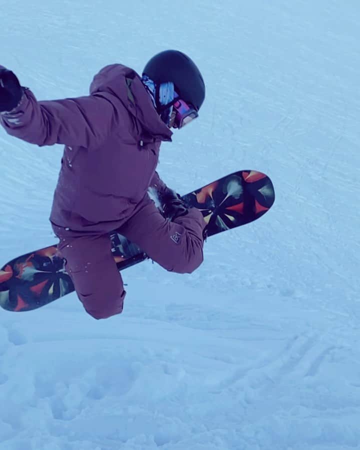 のインスタグラム：「found a natural hit 🤍@resortalyeska」