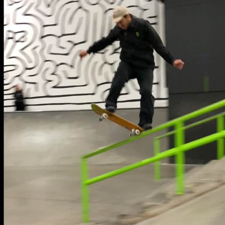 ケビン・ホーフラーのインスタグラム：「Salad 🥗 by 🎥 @VitorBorger #SkateboardingIsFun」