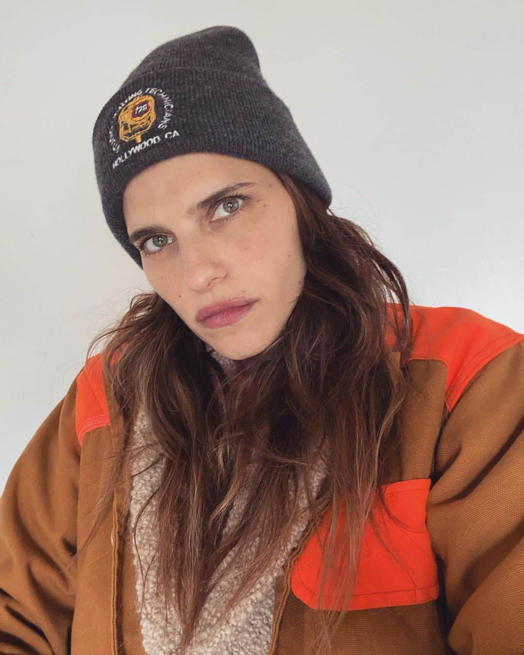 レイク・ベルのインスタグラム：「Gotta bundle up for parent-teacher zooms. Let’s them know you’re layered. (Trivia: WHO CAN IDENTIFY THE HAT?)」