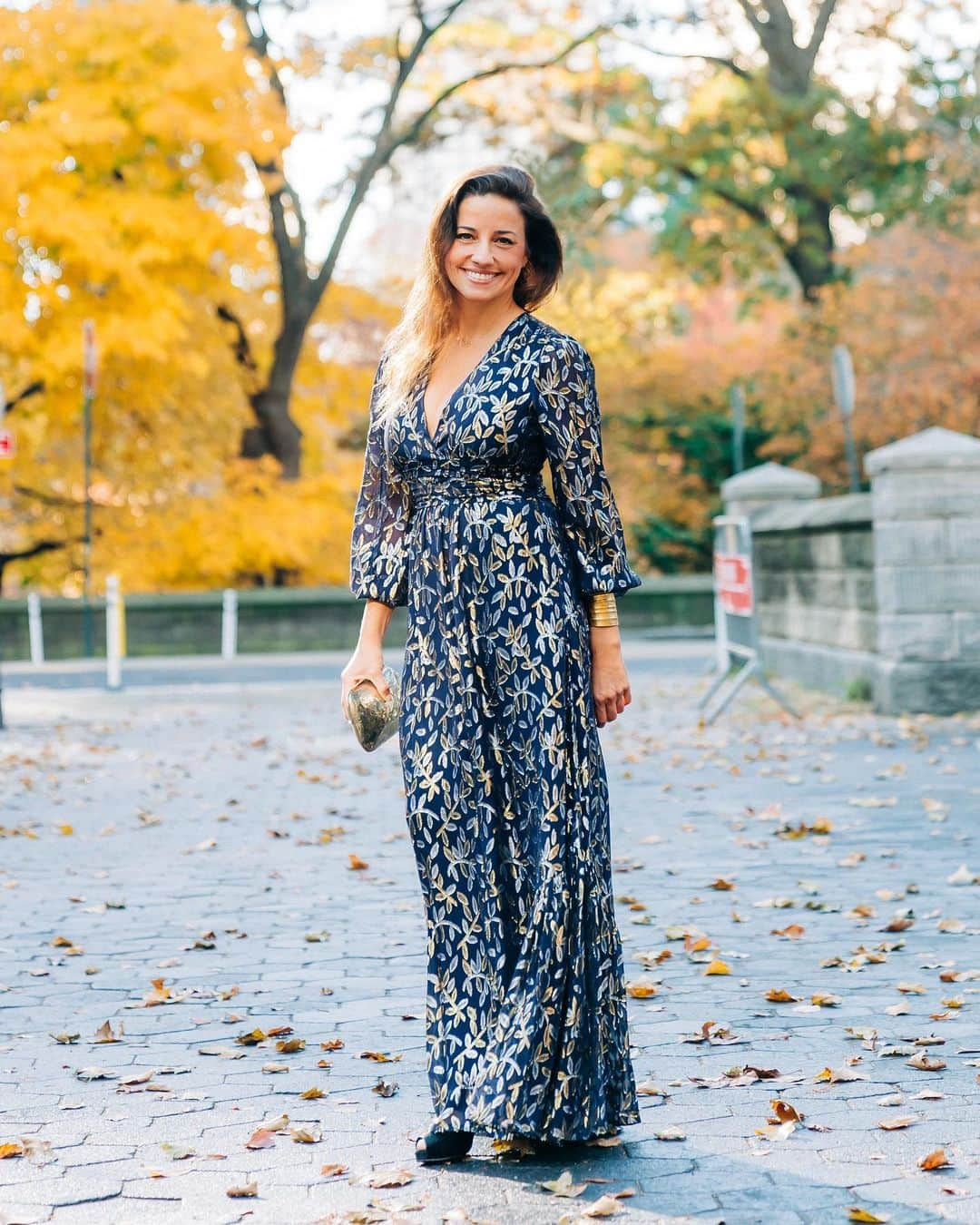 ショシャーナさんのインスタグラム写真 - (ショシャーナInstagram)「Monday’s Midnight mood. Tap the link in our bio to shop the Eliza gown on @Saks! #shoshanna #shoshannamidnight #saks #saksstyle #nyc.」2月2日 4時56分 - shopshoshanna