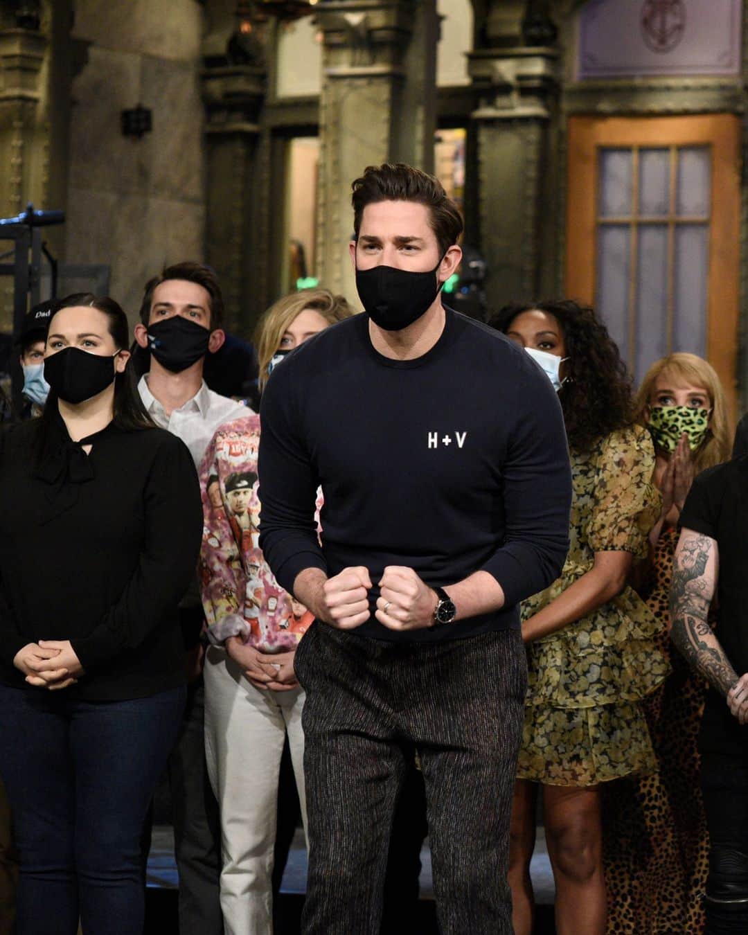 E! Onlineさんのインスタグラム写真 - (E! OnlineInstagram)「[Stares directly into the camera like 🥺🥺🥺] John Krasinski adorably honored his daughters Hazel and Violet on #SNL with an H+V shirt. (📷: Getty Images)」2月2日 5時00分 - enews