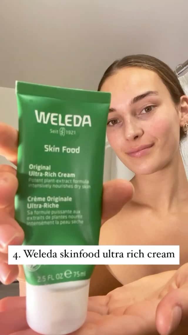 Weledaのインスタグラム：「Get glowing with Skin Food! 💚 We love @juliabergshoeff nighttime skincare routine featuring Skin Food Original Ultra-Rich Cream! #WeledaSkinFood」