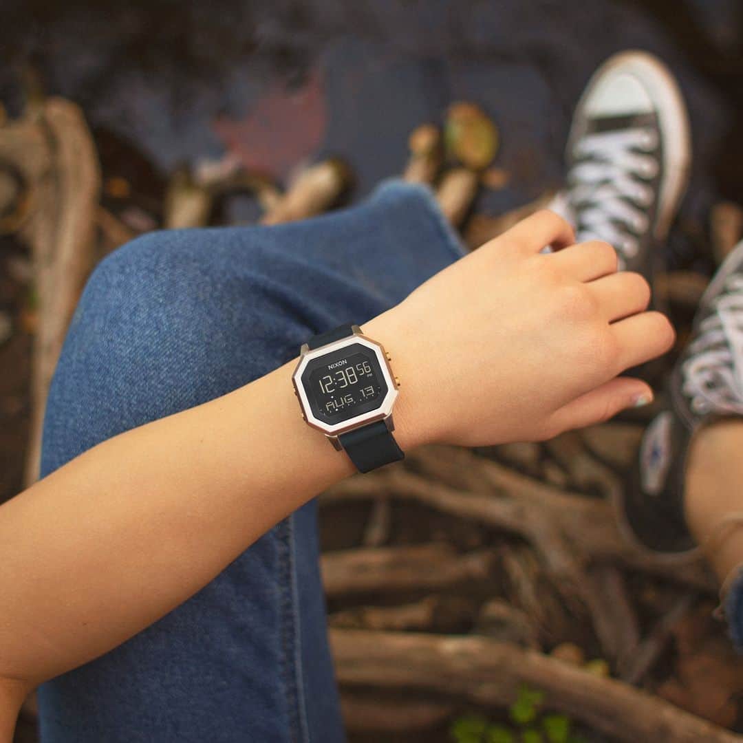 ニクソンのインスタグラム：「Unique style, tide functionality, water friendly... This is what makes the #Siren one of our favorites  #Nixon」