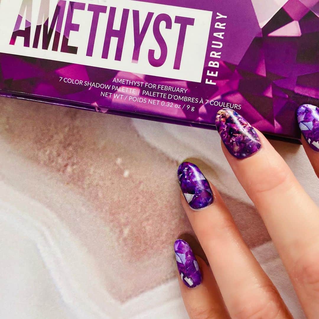 BH Cosmeticsのインスタグラム：「Amethyst is known to bring balance (and obviously beauty) to anyone who wears it 💎 Are you ready to add it to your jewel vault?! 🔐 #manimonday #bhbirthstones #bhcosmetics」