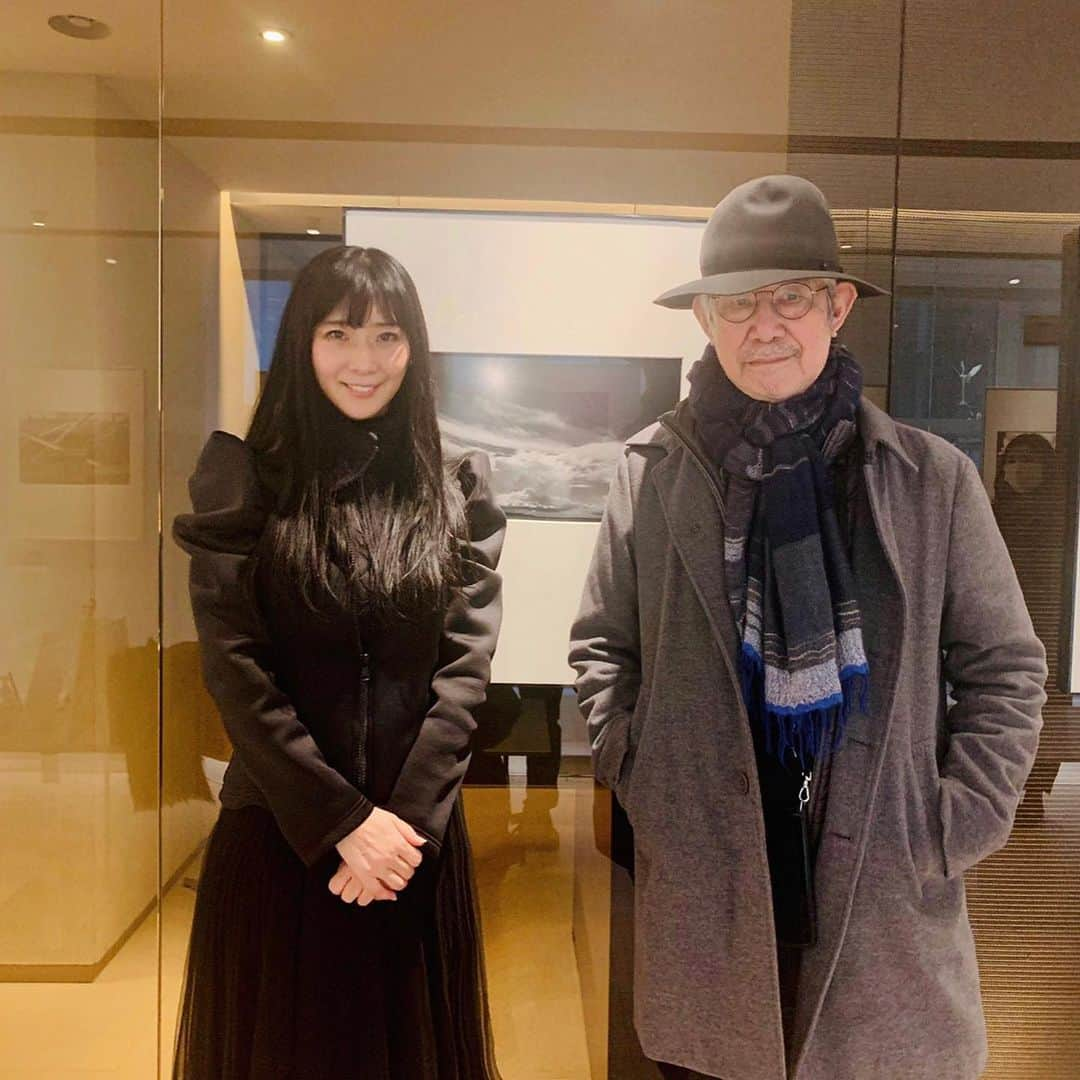 松本隆さんのインスタグラム写真 - (松本隆Instagram)「銀座のライカでやってる安珠の写真展に。すかさず横顔を撮られた。」2月2日 5時14分 - takashi_matsumoto_official