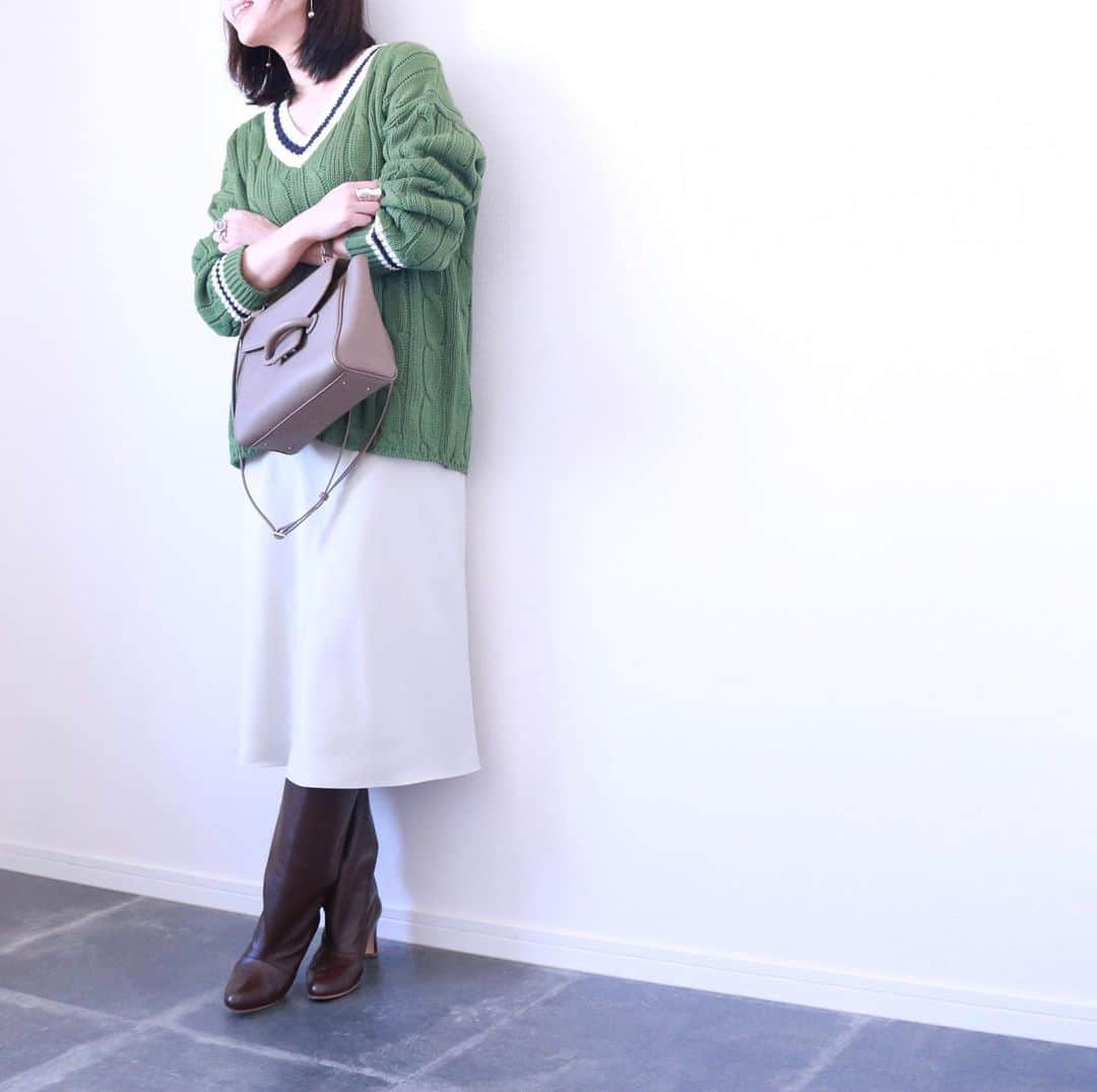 ai.takahashi328さんのインスタグラム写真 - (ai.takahashi328Instagram)「今日は節分ですね👹 我が家は特に恵方巻き文化を取り入れてないので、豆まきだけしておこうかな。 っていうか 豆、買いに行かねば。。。！ ・ ・ UNIQLOのサテンのスカート、ブーツ合わせでもちょうどいい長さ👍 長いスカート多くなっていたから新鮮✨ ・ ・ #サテンナローフレアースカート  #UNIQLO #uniqloginza2021ss  #uniqloきれいめ部  #広がれユニクロの輪  #パーソナルスタイリスト」2月2日 16時09分 - ai.takahashi328