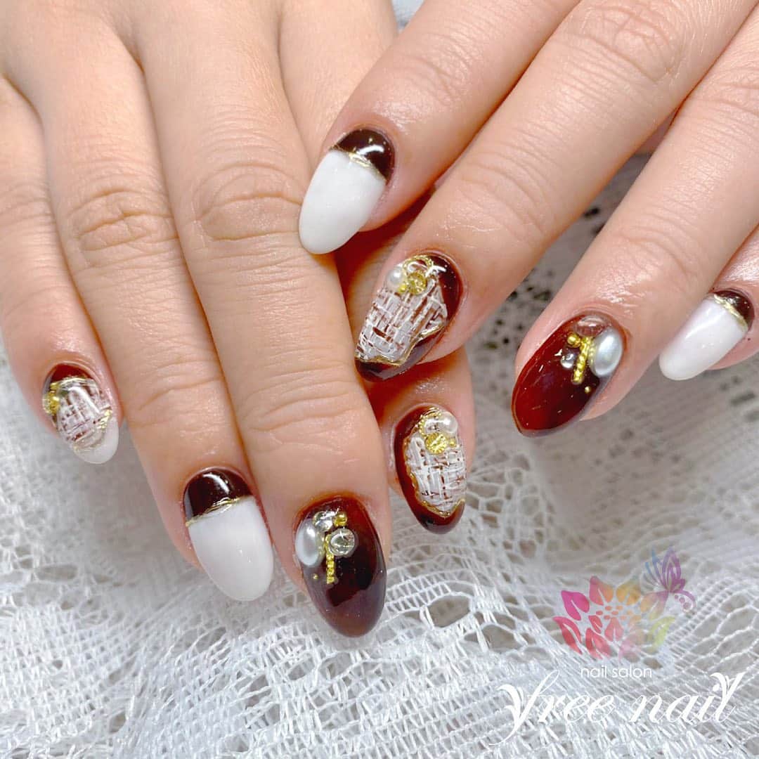 free nail フリーネイルのインスタグラム：「. お客様ネイル💅🏻⛄️❄️ . デザインツイードネイル💄✨ . 大人ウィンター⛄️💄 . ご来店ありがとうございました🙇🏻‍♀️🙇🏻‍♀️🙇🏻‍♀️💗 . #ネイルアート #ジェルネイル #ネイルサロン #大阪ネイルサロン #ネイルデザイン #ネイルチェンジ #ツイードネイル #べっ甲ネイル #ビジューネイル #パールネイル #ブラウンネイル #ホワイトネイル #デザインネイル #トレンドネイル #シンプルネイル #きれいめネイル #大人ネイル #冬ネイル #winternails #nailsart #nailsdid #美甲 #日式美甲 #日式美甲胶 #日本美甲师 #日本美甲老师 #美甲上课 #日本胶 #フリーネイル #freenail」