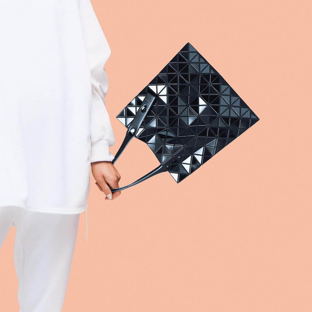 のインスタグラム：「【NEW ITEM】PRISM  #baobaoisseymiyake #baobao #isseymiyake #totebag #prism #ss21」