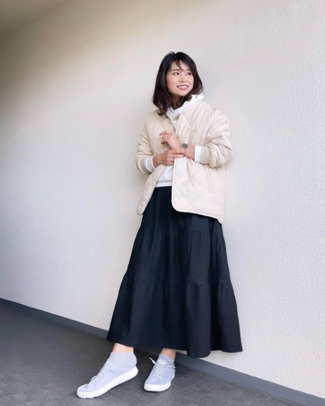 三佐和あやのインスタグラム：「#ootd  春から愛用していた #tropicfeel から新作シューズがでたの👟 トラベルシューズだからね、軽量でめちゃめちゃ履きやすくって 水の中でも大丈夫だったりする、即乾き！  わたしの春は2月からの感覚♪🌷 新作が目白押しで わくわく！  ﻿ #code  coat ... @ibeul__  Parker ... GIRL/ @rakutenfashion  one-piece ... @kobe_lettuce  travel👟 ... @tropicfeelcomjapan    #今日の服 #冬コーデ #きょコ #いつコ #シンプルコーデ #大人カジュアル #ママコーデ #バッグ #ママファッション #お洒落  # #fashion #大人コーデ  #アラサーコーデ #30代コーデ  #時計 #腕時計  #ギフト #supported  #手元倶楽部 #リアクレア #時計 #腕時計#liakulea #ハワイ   Tropicfeelシューズ日本公式アカウント ↓ @tropicfeelcomjapan  https://tropicfeel.jp/pages/travel-shoe  Watch... @liakulea_japan  ↓ ☑︎クーポン / 購入時お得です 10%適用 コード “m I s a w a u 16” ※2022年 2月まで有効」
