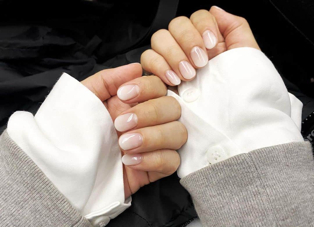 田中美麗さんのインスタグラム写真 - (田中美麗Instagram)「New nail💅  * * * *  結構前のだけどね…🙇‍♀️  ホワイトグラデーション可愛かったなぁ 最近白にハマっています。  #nails  #white」2月2日 15時46分 - mirei_tanaka_