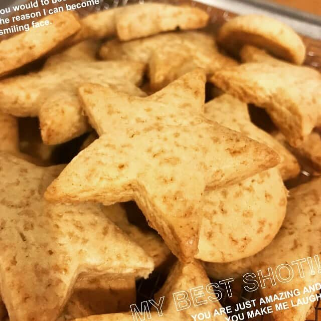 田中美奈子さんのインスタグラム写真 - (田中美奈子Instagram)「全粒粉で作ったクッキー🍪 子供の頃からお菓子作りが大好きでした❣️手作りが安心🥰#おかし作り #おかしづくり #クッキー作り #くっきー #全粒粉クッキー #ほしがた #あんしん #すいーつ #こどもたちと」2月2日 15時50分 - tanakaminako0912