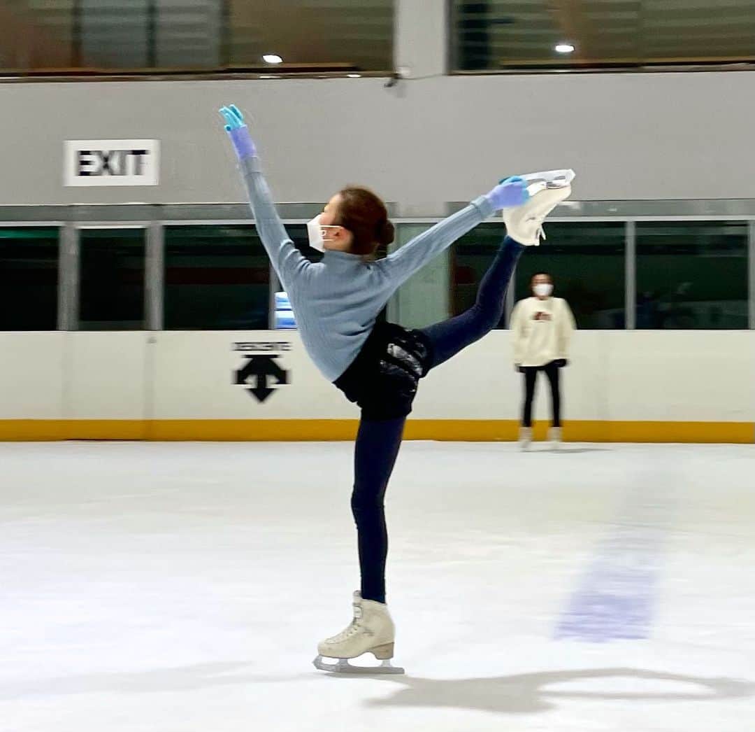 郭珉整のインスタグラム：「화가많은 🐯선생님의  잔소리 매일매일 듣느라 고생하는  우리 아기👶🏻 ㅋㅋ  ⛸」