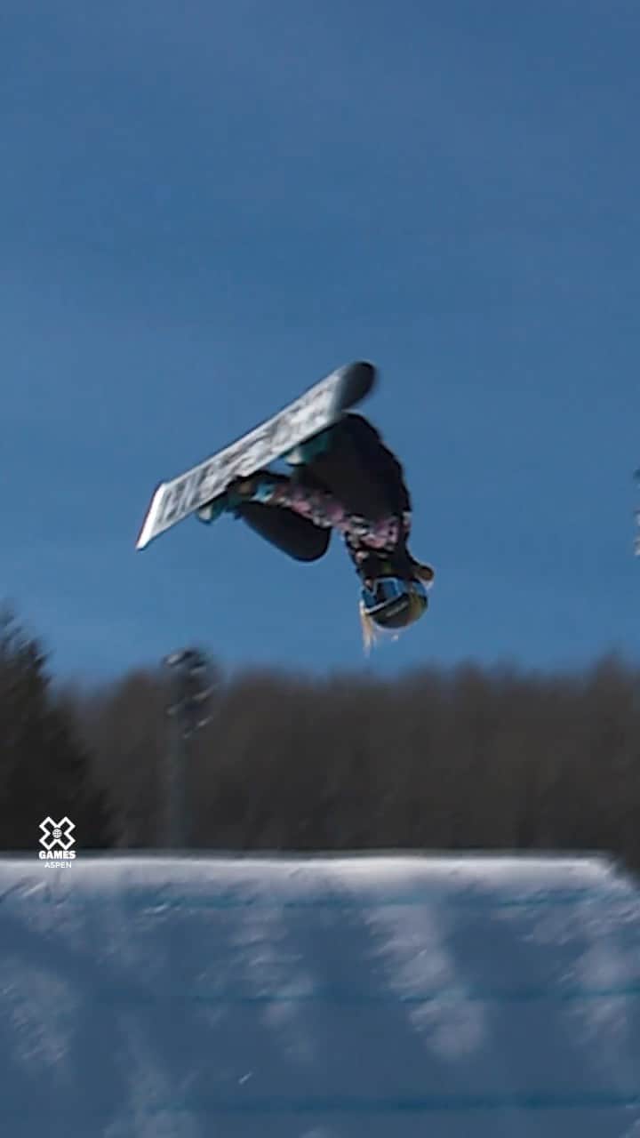 ジェイミー・アンダーソンのインスタグラム：「So stoked on big air! Huge shout out to all the ladies, that was badass!! Thanks for inspiring me everyday, I can’t believe where women’s snowboarding is at! ✨🙌✨」