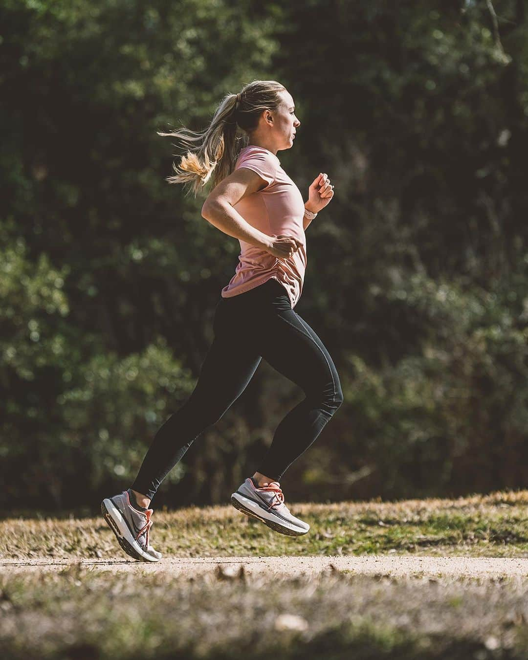 サッカニーさんのインスタグラム写真 - (サッカニーInstagram)「How Saucony fan and Good Runner, @regzoog, started to call herself a runner. ⁣ ⁣ Head to Stories and read about her incredible journey.⁣ ⁣ #NewRunners #RunForGood」2月2日 7時04分 - saucony