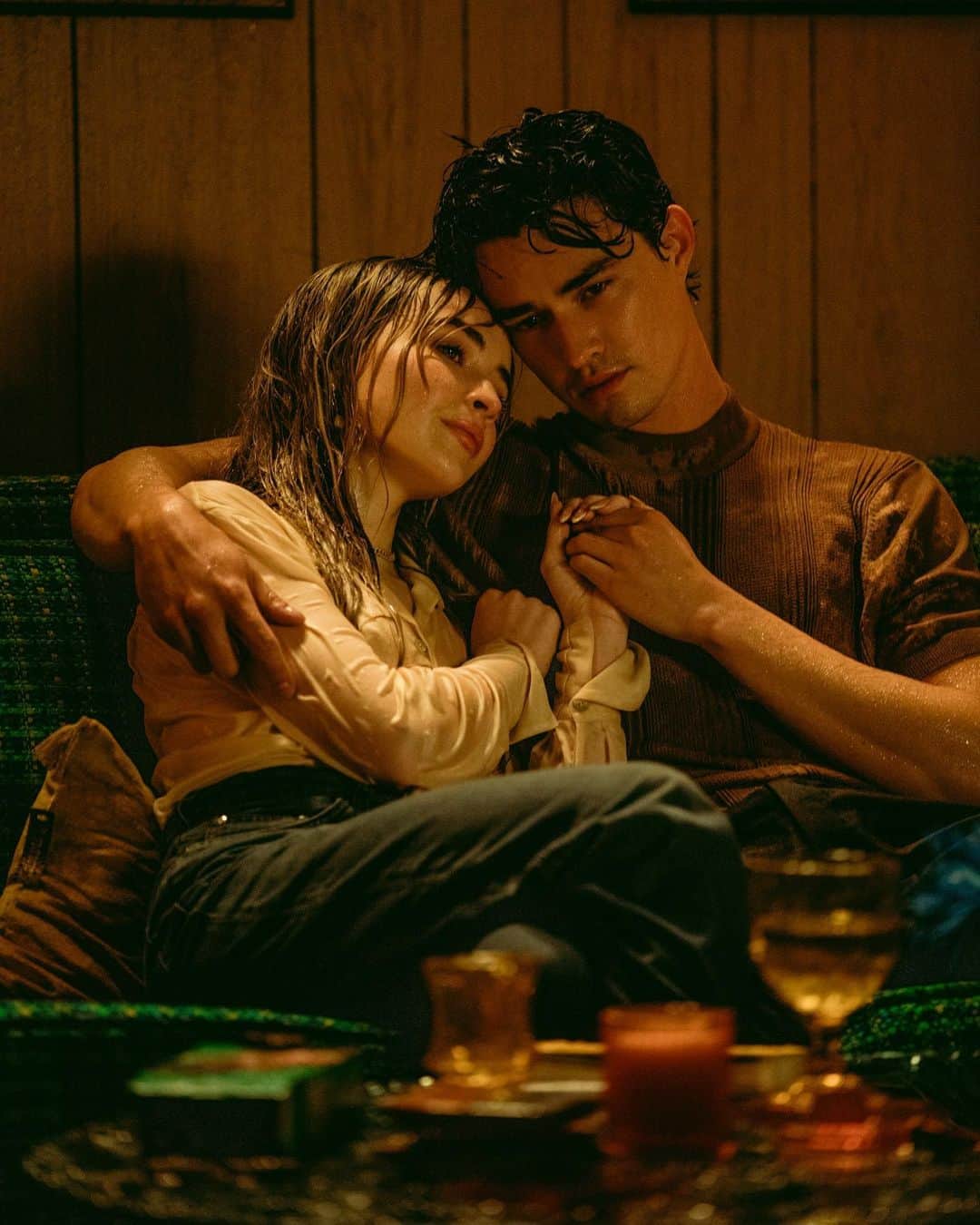 サブリナ・カーペンターのインスタグラム：「skin music video out now 🌪🌧🔥❄️ link in bio   biggest thanks to @gavinleatherwood and the most incredible team!! @jasonllester @laurabird for @oursecrethandshake @luisperezdop @ty.roth @scottkinghair @allanface @jasonbolden & @johnmumblo @dontshakethepolaroid  @alexxfigs」