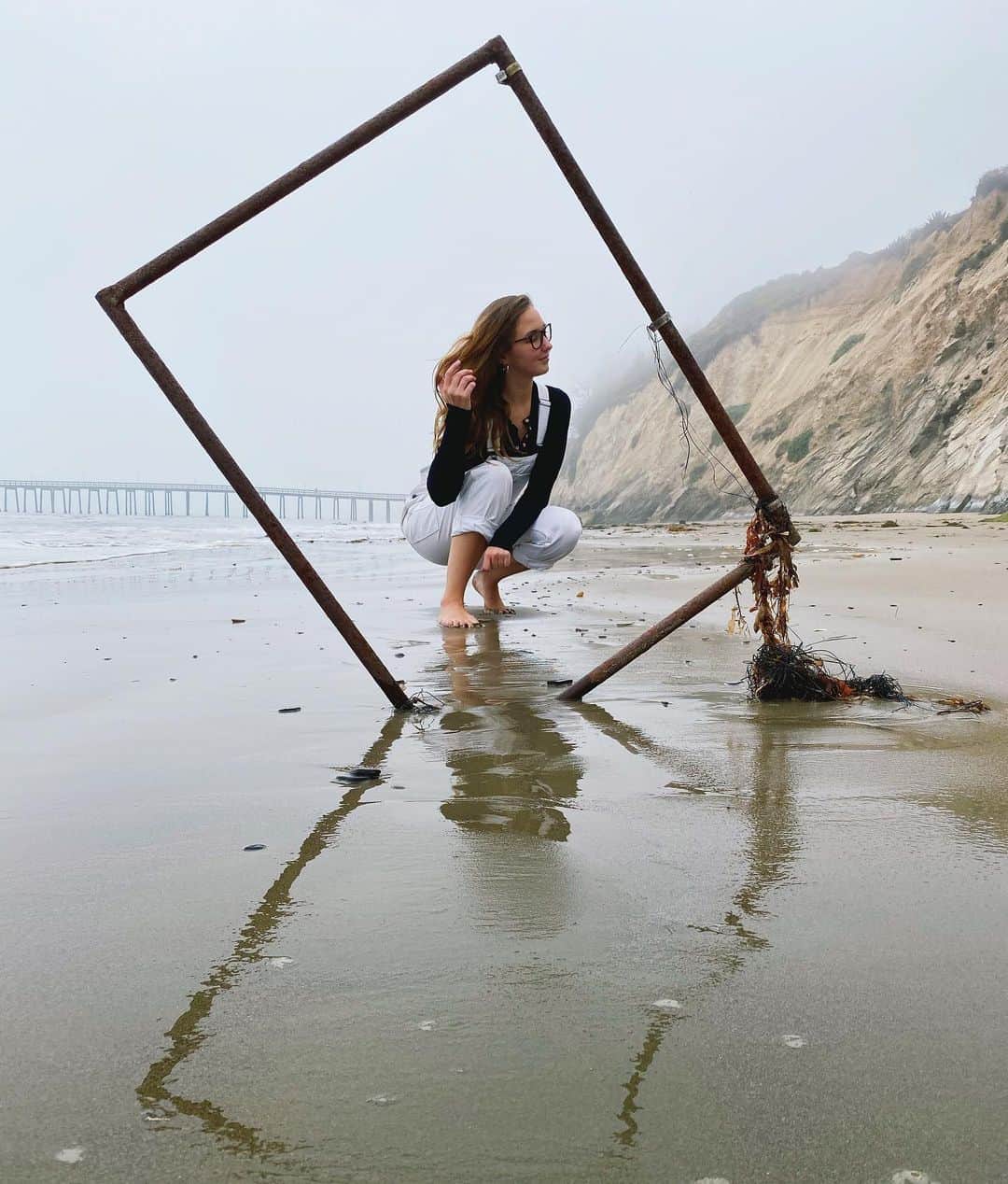 オードリー・ウィットビーのインスタグラム：「Got a little handsy at the beach this weekend.」