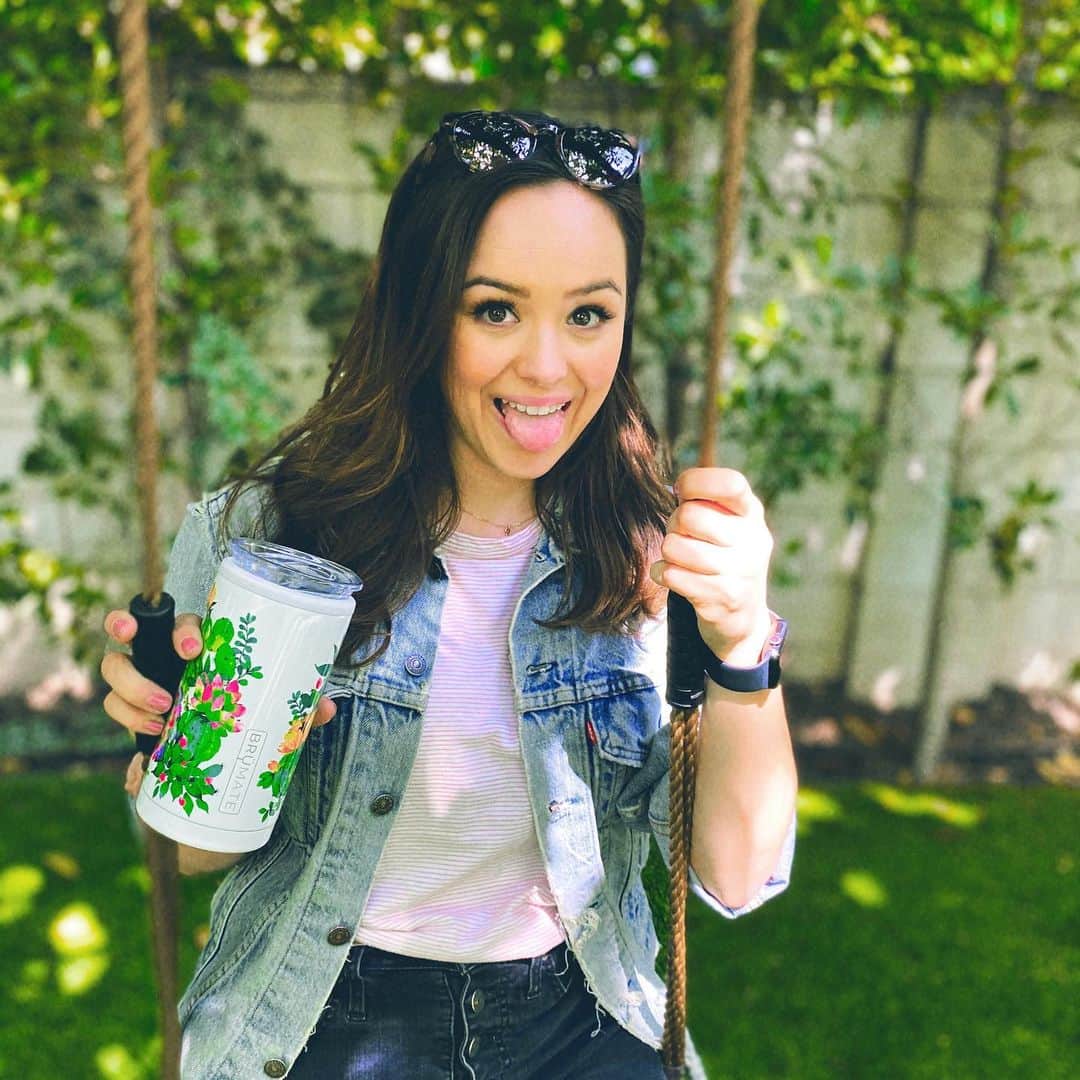 ヘイレイ・オランティアのインスタグラム：「This week’s mood 🤪 take some time today to think about what you want out of this week, set your intentions. It’s helped me a lot!」