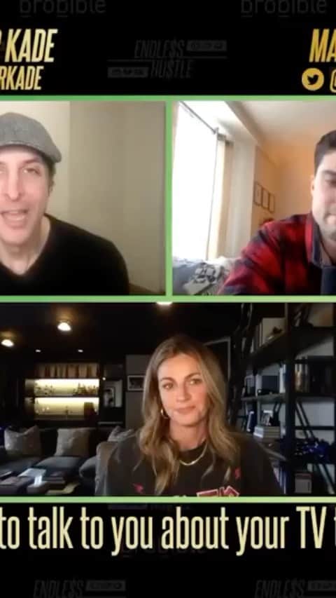 エリン・アンドリューズのインスタグラム：「Diving into @erinandrews @schittscreek obsession! @brobible @endlesshustlepod」