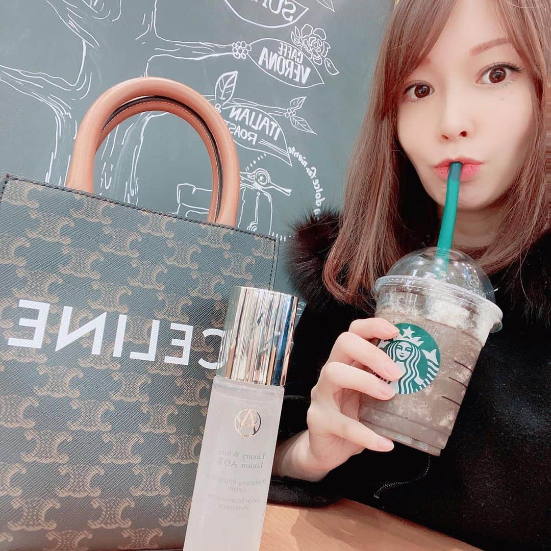 LINAさんのインスタグラム写真 - (LINAInstagram)「@ampleur_official のドクターズコスメのホワイトローション❣️ 妊娠したら黒ずみと乾燥が気になってきたから、試してみた(^^)  とろとろしてて美容液みたい😍  #アンプルール #ドクターズコスメ #Luxurywhite #ローションAOⅡ #新安定型ハイドロキノン #ampleur #pr」2月2日 7時23分 - rinatea0519