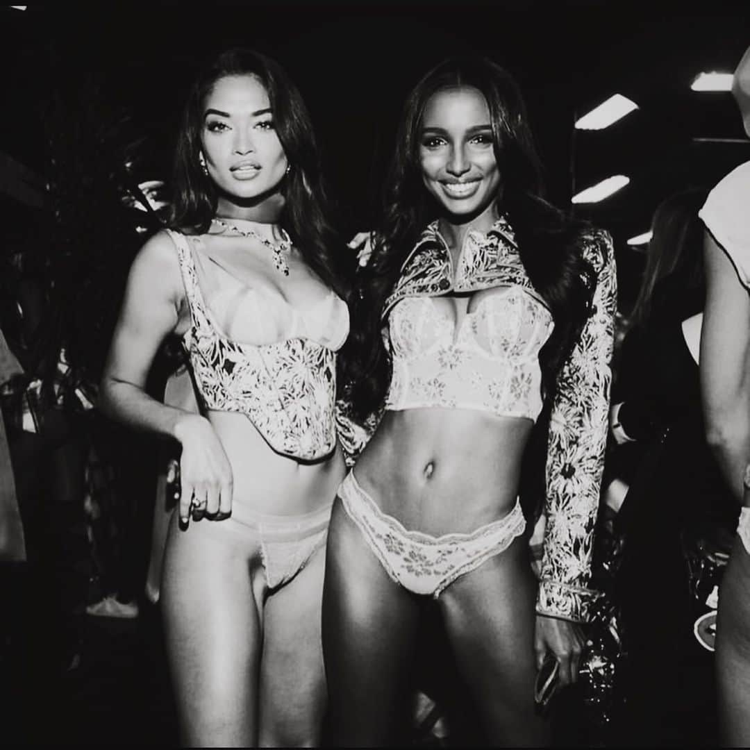 シャニーナ・シャイクのインスタグラム：「Thirty , Flirty and Thriving 🎂🤍! Happy Birthday to my best friend @jastookes so dear to my heart! Growing up with you has been so much fun. A new chapter in your life and I’m so happy that I could be by your side. You’re amazing Tookes ! HBD」