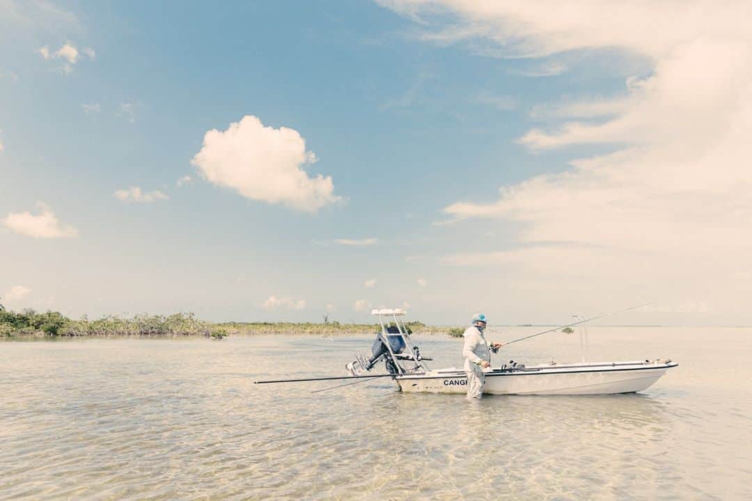 Costa Sunglassesのインスタグラム：「Setting off on foot for a shallow water wading session. 📷: @ngkelley #SeeWhatsOutThere #BornOnTheWater」
