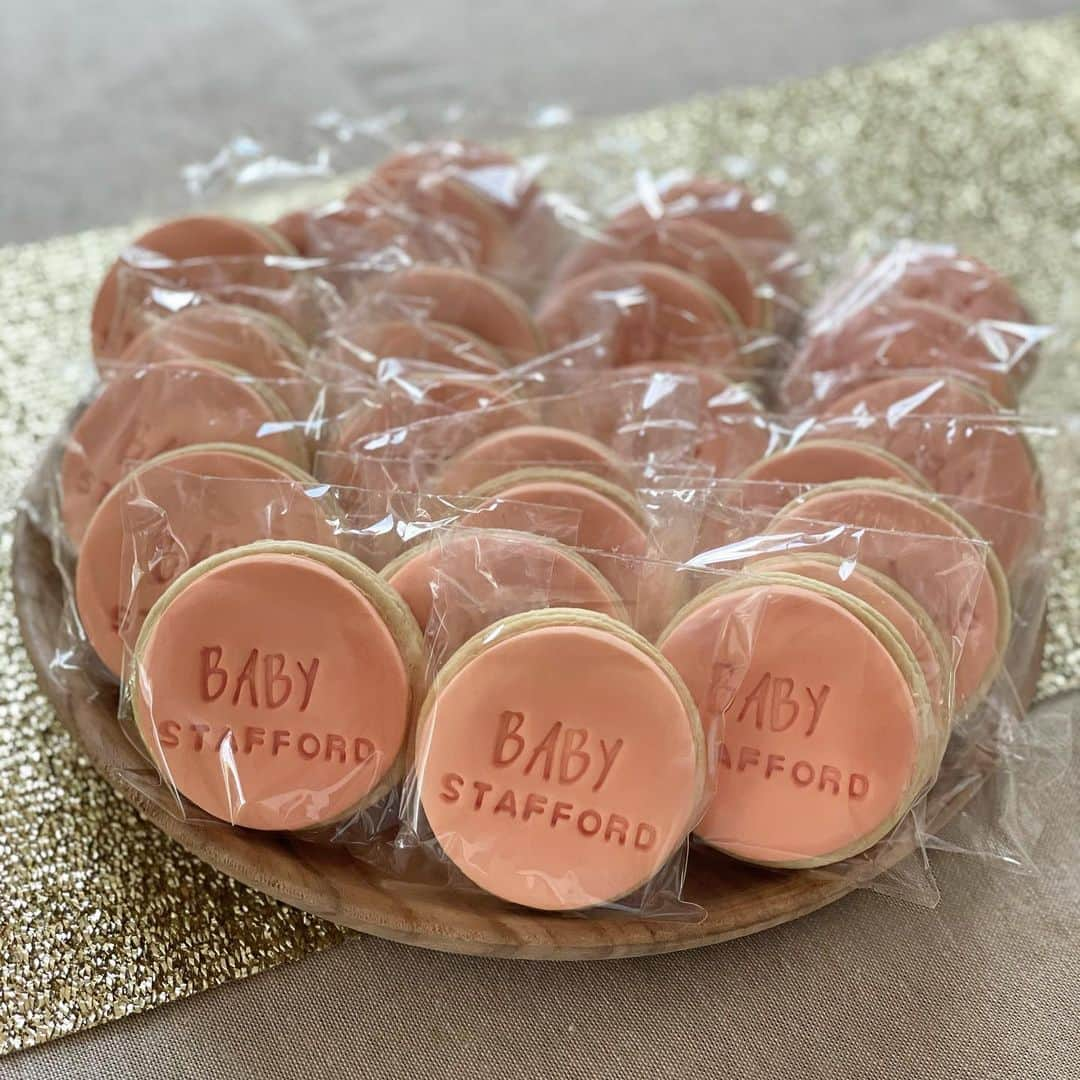 BROOKE EVERSさんのインスタグラム写真 - (BROOKE EVERSInstagram)「To all my beautiful friends and family, THANKYOU for the most amazing baby shower!!!! I’m still just overwhelmed by the love from everyone and just how awesome my people are. I love you all more than words and I cannot wait till she comes into this world surrounded by all of you.....I’m so happy to be home. 💖💖💖💖💖 shoutout to SAMMI at @lovenwishesstyledevents @popdrops.com.au for my styling, my mums and my besties for cooking up a storm- you chicks rock! (More pics coming)」2月2日 7時34分 - brookeevers