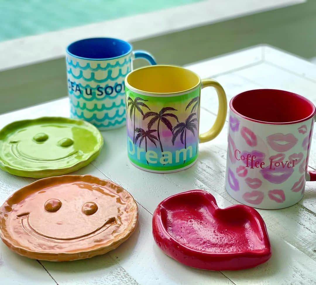 Moco Lima Hawaiiさんのインスタグラム写真 - (Moco Lima HawaiiInstagram)「MLH Palm Trees Mug Cup,  Lips Mug and Waves Mug, Made by Moco  私の朝はいつもアンヘルシー！にこちゃんも笑ってません。  #donuts#doughnuts#sugaraddict#sugar#sugaraddiction#coffeeaddict#coffeelover#breakfast#morning#everymorning#unhealthy#weak#muglife#original#mug#mocolima#mocolimahawaii#朝ごはん#砂糖#ドーナツ#コーヒー#コーヒー好き#甘いもの好き#甘いもの好きな人と繋がりたい#ドーナツ#スコーン#ペストリー#デニッシュ#おやつ#スイーツ#スイーツ女子」2月2日 7時35分 - mocolimahawaii