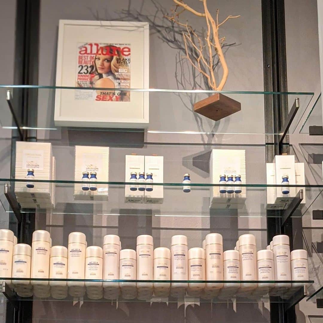 Biologique Recherche USAさんのインスタグラム写真 - (Biologique Recherche USAInstagram)「Awarded 'Best Spa' by @seattlemag’s Best of 2020 Readers' Choice Poll, our partner @jillbucyskincare has been the premier Seattle destination for cutting-edge and anti-aging treatments since 2006.   Grounded in French skincare and wellness philosophies, Owner and Lead Esthetician @sponomareva uses @biologique_recherche  products and techniques to transform her clients’ skin. Her team of master estheticians is passionate about offering unparalleled facial treatments, customized to each client's needs.   Book your treatment now by contacting their spa, based in Seattle, WA.   #mondaymotivation #skin #skincare #passion #expert #biologiquerecherche #seattle #spapartners #bestseattlespa #seattlemagazine #jillbucyskincare #buildingbetterskin #wellness #wellnesswithbr #FollowYourSkinInstant #skininstant」2月2日 7時42分 - biologique_recherche_usa