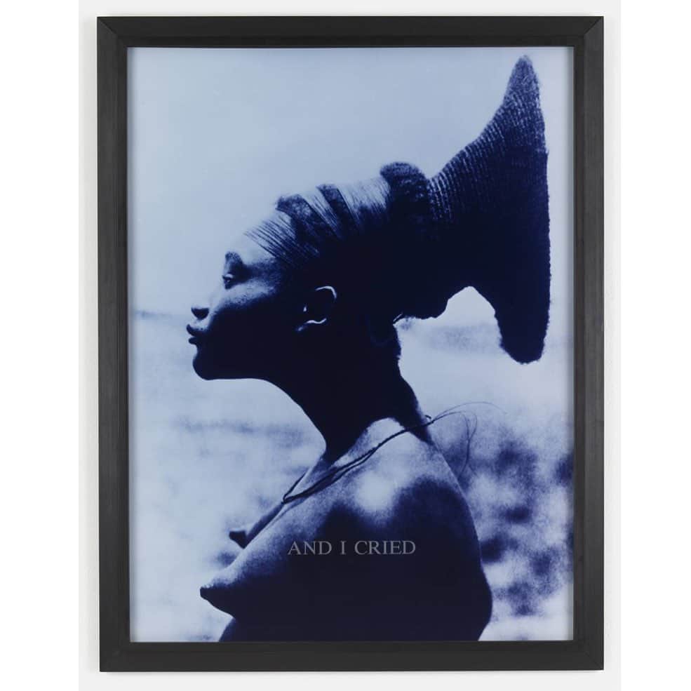 のインスタグラム：「#BlackHistoryMonth commences with Carrie Mae Weems’s “From Here I Saw What Happened and I Cried’ #MoMA  “When we’re looking at these images,” Weems said, “we’re looking at the ways in which Anglo America—white America—saw itself in relationship to the Black subject.” Among them are distressing pictures of enslaved African Americans taken by photographer Joseph T. Zealy in 1850. Commissioned by the Harvard scientist Louis Agassiz, they were meant to support racist theories about the inferiority of Black people. Many of the sitters are naked or half naked and depicted as anthropological specimens rather than individuals. The work is bookended by images of a royal Mangbetu woman witnessing the narrative. Through her presentation, Weems asks us to question the intentions behind these pictures and their dissemination. She enlarged, cropped, and tinted the images, then placed the prints in circular mattes that suggest the camera’s lens, emphasizing the acts of framing and looking. Finally, she overlaid the images with her own texts that expose a long history of systemic injustice. “I wanted to intervene in that by giving a voice to a subject that historically has had no voice.” . @carriemaeweems @themuseumofmodernart #artmadebywomen」