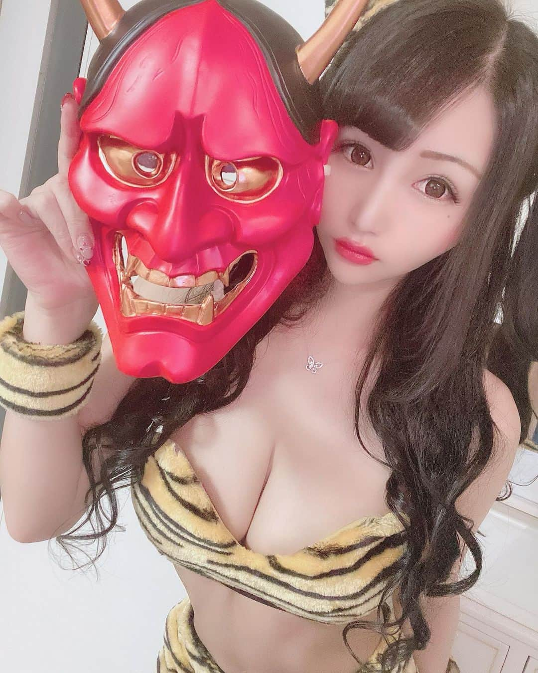 向日葵めいのインスタグラム：「#👹#🐯#😈#⚡️  お化けの日💖  ⚠️お店はイベントじゃないです⚠️  #お化けの日#節分#節分コスプレ#鬼#鬼コスプレ#鬼は外#鬼は外福は内#うる星やつら#ラムちゃん#ラムちゃんコスプレ#ドレスtika#コスプレはtika#祇園#祇をん#夜華#クラブ#ニュークラブ#キャバクラ#キャバ嬢#明日花キララちゃん#美女みっけ」