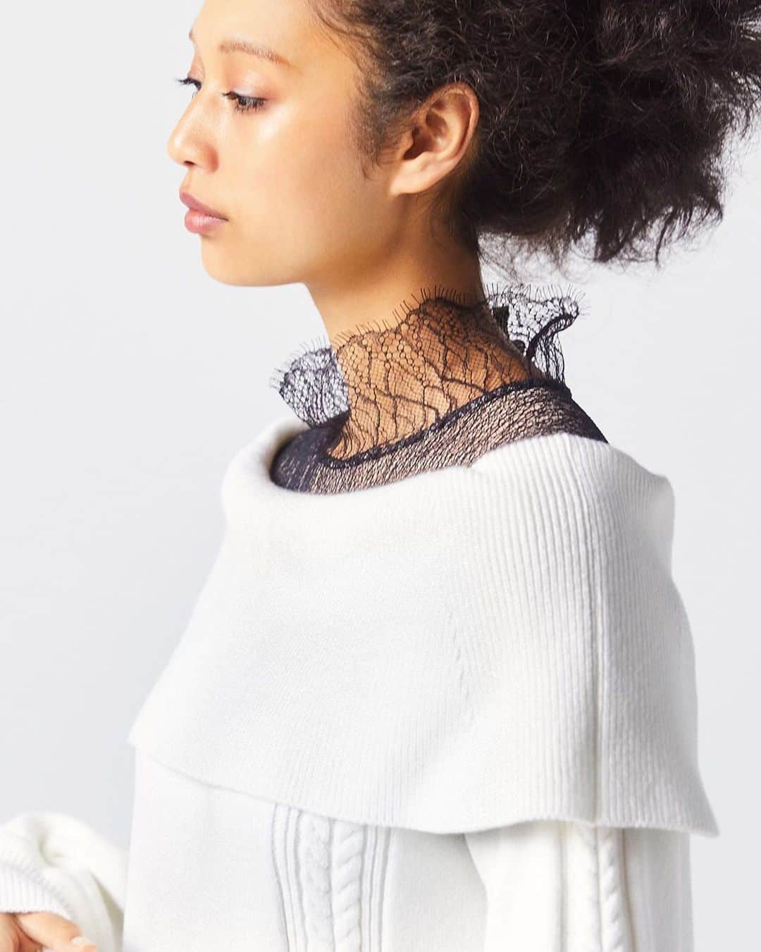 のインスタグラム：「Winter knit with a touch of lace. #ADEAMxNaomiOsaka」