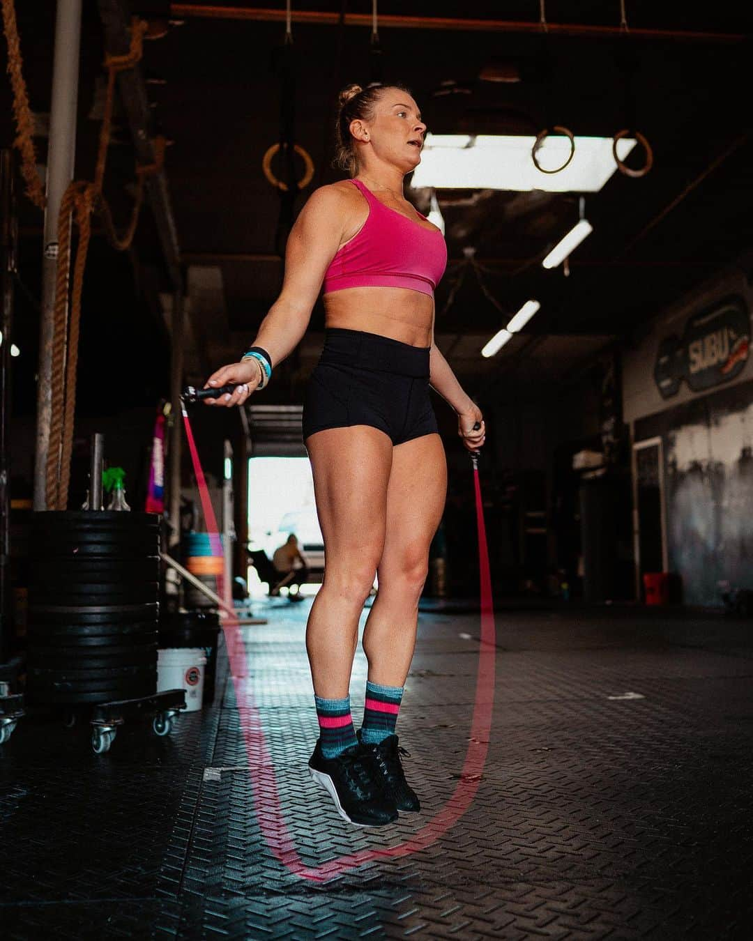 ブリジェット・スローンさんのインスタグラム写真 - (ブリジェット・スローンInstagram)「Jumping into February am I right?! Please admire the matching sports bra, socks, and jump rope 🙃 • • Also guys it’s February 1 and I feel like it was just New Years even like last week....anyone else feel this way???」2月2日 8時08分 - bridgetsloan