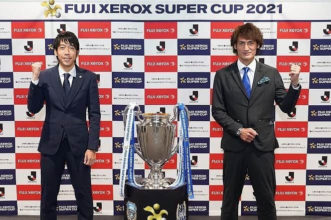 中村憲剛さんのインスタグラム写真 - (中村憲剛Instagram)「:﻿ FUJI XEROX SUPER CUP 2021 大会アンバサダーに就任しました‼︎﻿ ﻿ 長い歴史がある当大会のアンバサダーに就任できたこと、とても光栄に思います。自分自身も2018年、2019年と二度出場させていただきましたが、その年のJリーグシーズンの始まりを告げるオープニングマッチということで気が引き締まったことを覚えております。アンバサダーとしてサッカーはもちろんですが、大会のエコに対する取り組みを含め色んな側面から大会の魅力をお伝えしたいと思っています。対戦する両クラブのサポーターだけではなく、多くの皆さんに観ていただけるように全力で今大会を盛り上げて行きたいと思います‼︎﻿ ﻿ #FUJIXEROXSUPERCUP2021﻿ #大会アンバサダー﻿ #本並健治　さんと」2月2日 8時08分 - kengo19801031