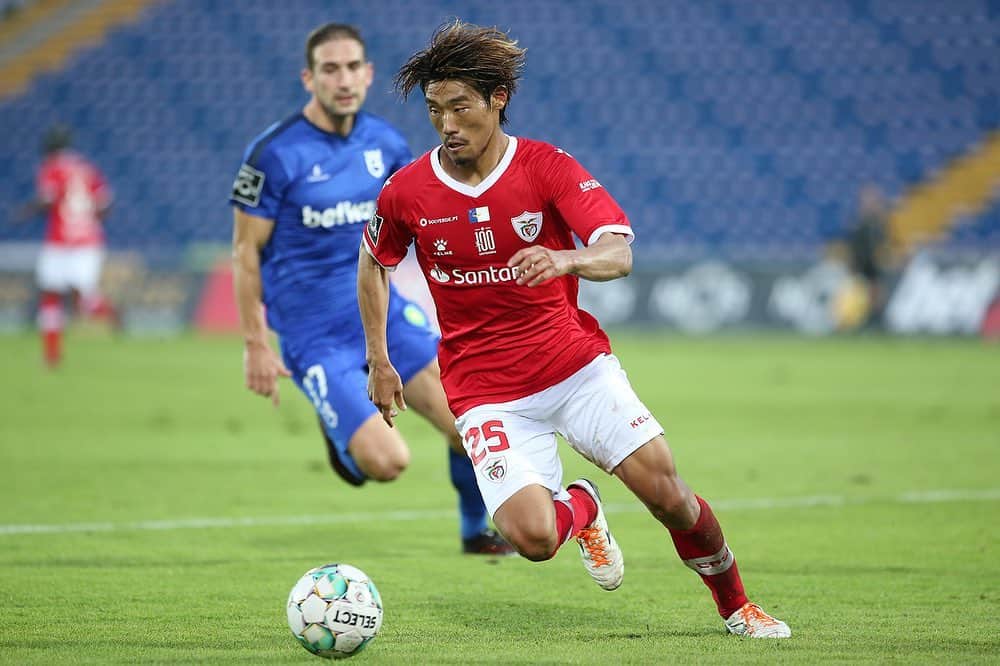 のインスタグラム：「2-0🔴⚪️ Foi um bom jogo 毎試合、毎日が勉強になる。 #mizuno  #靴紐もオススメ #25」
