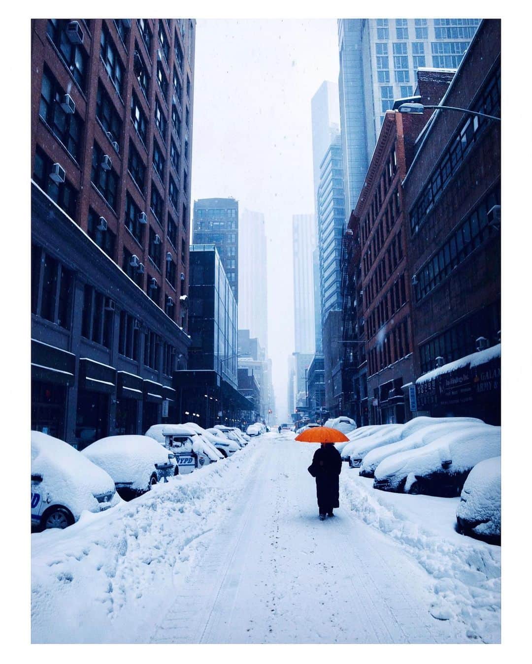 小浪次郎のインスタグラム：「Snow makes the town white and beautiful.」