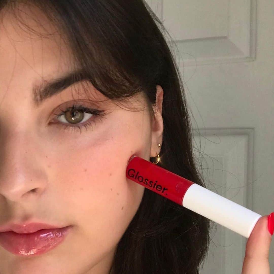 Glossierのインスタグラム：「Kylie wears Lip Gloss in Red ❤️」